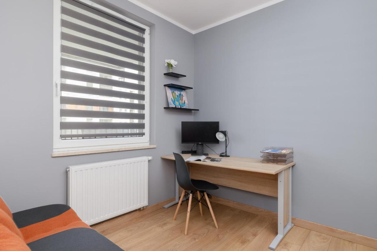 Osiedle Avia Family Apartment In Krakow With Balcony By Noclegi Renters Buitenkant foto