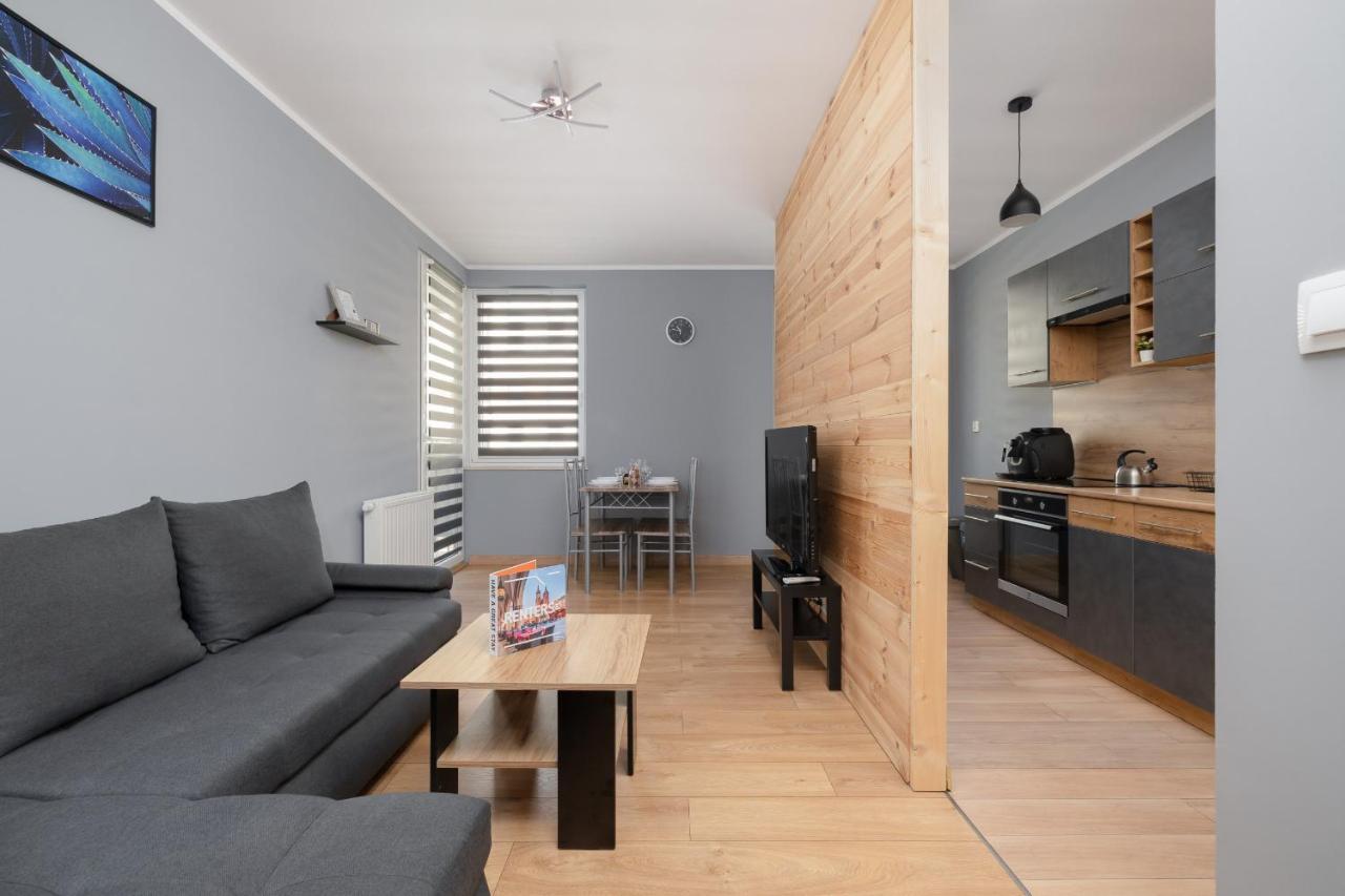 Osiedle Avia Family Apartment In Krakow With Balcony By Noclegi Renters Buitenkant foto