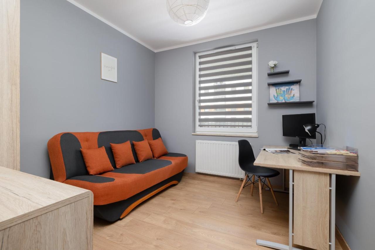 Osiedle Avia Family Apartment In Krakow With Balcony By Noclegi Renters Buitenkant foto