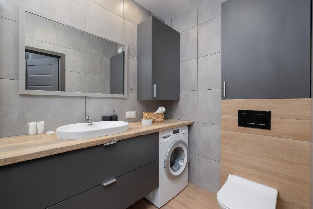 Osiedle Avia Family Apartment In Krakow With Balcony By Noclegi Renters Buitenkant foto